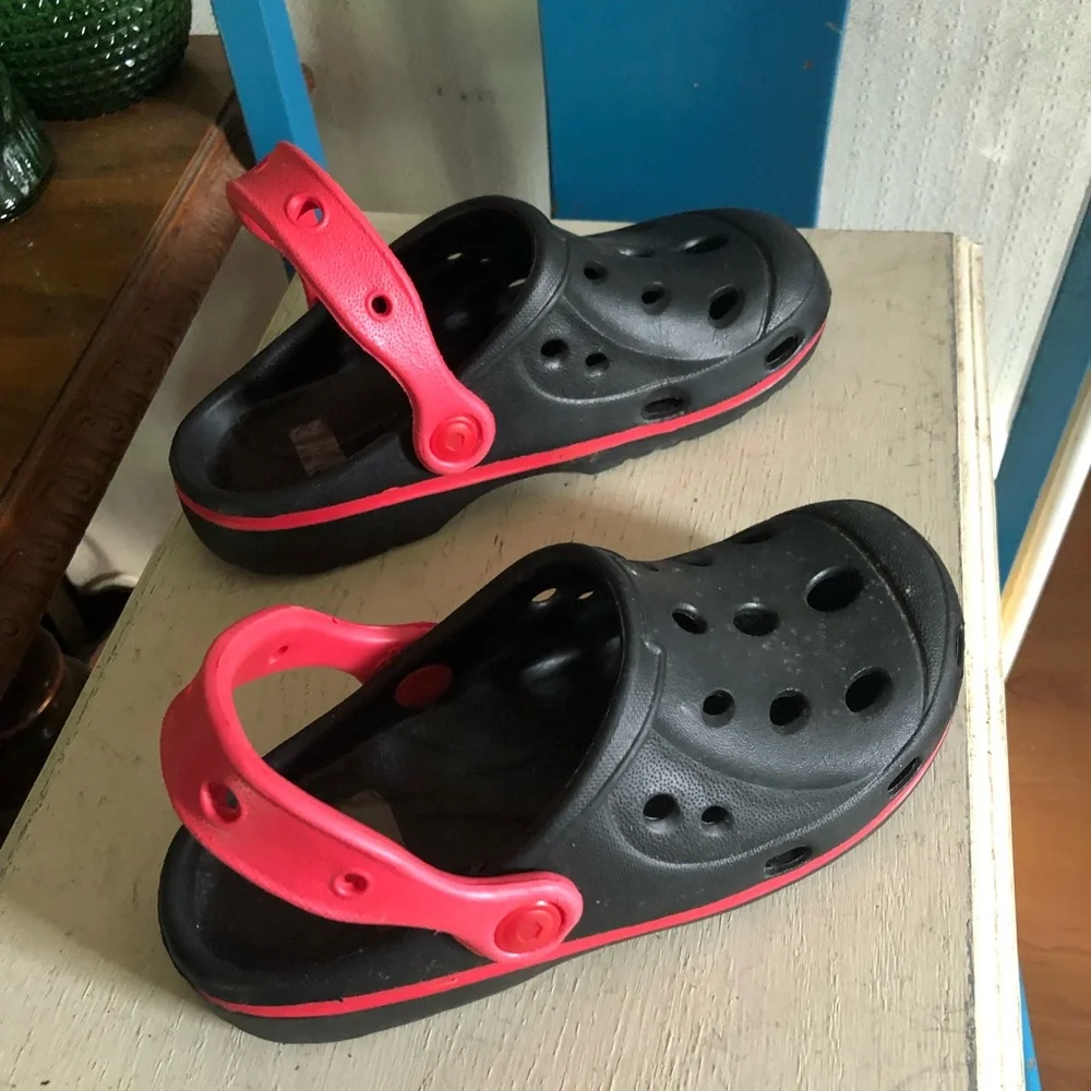 Black Clog with Pink Back Strap Kids Size 2 Slip on UNISEX